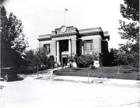 The Regina Public Library was built in 1912. This picture shows the building in 1925.