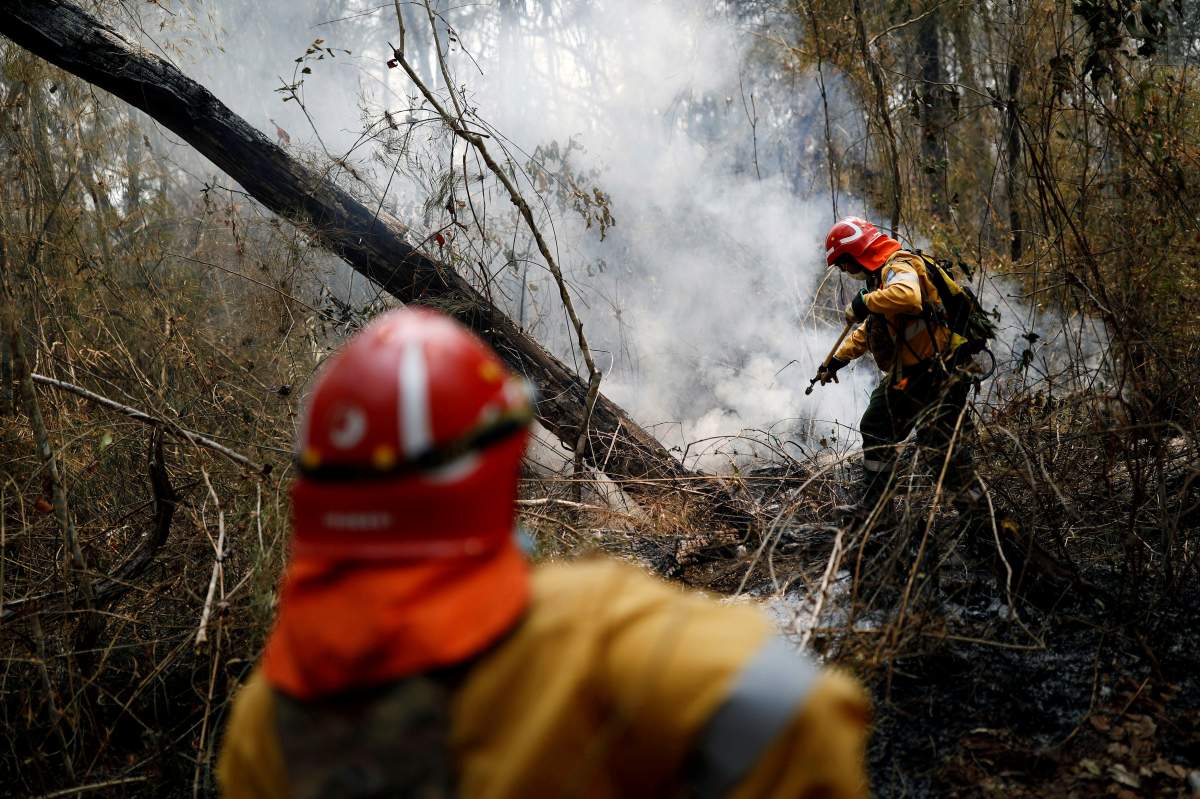A firefighter of Argentina’s army works to control a fire near Santa Monica community in Concepcion, Bolivia, September 21, 2019. REUTERS/Edgard Garrido