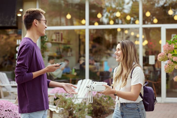 The average number of items each Canadian has
acquired or disposed of in the second-hand
economy during the year has increased since 2014, according to the report.