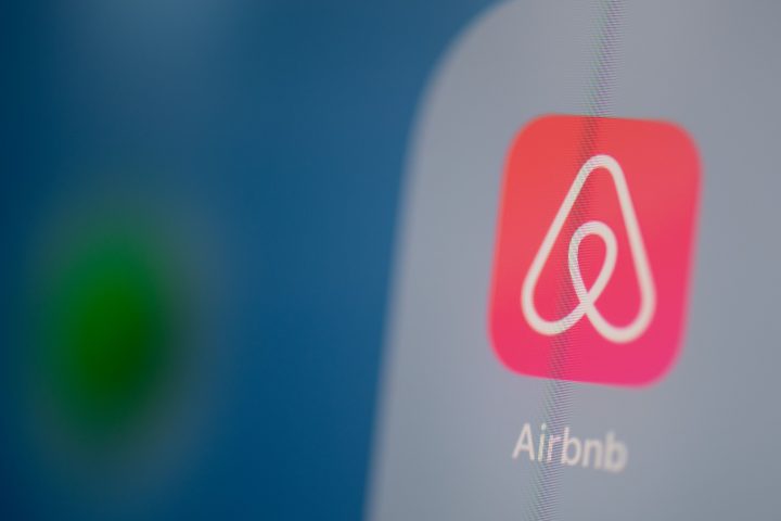 A photo of the Airbnb app.