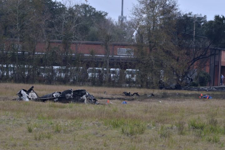 5 dead in Louisiana plane crash, officials say - image