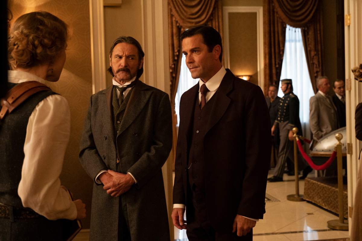 Svetlana Tsiolkofsky (Christine Horne) with Alexander Graham Bell (John Tench) and William Murdoch (Yannick Bisson) at the James Pendrick Symposium.