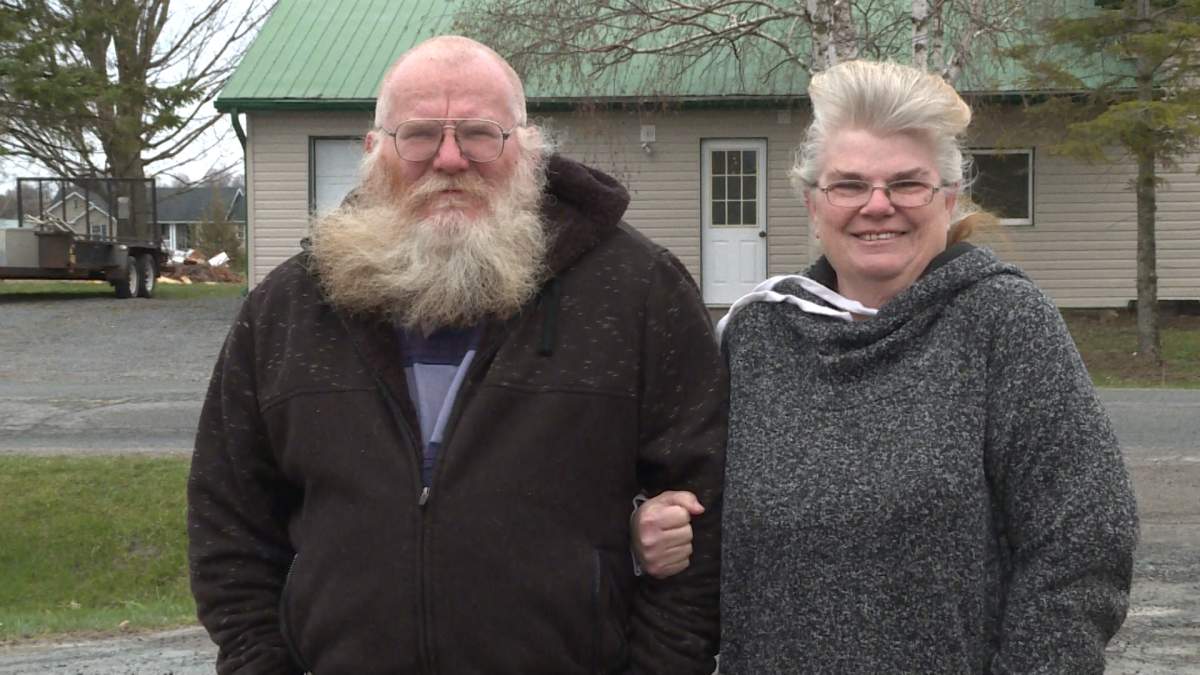 Picton, Ont. couple told to leave houseboat for breaking bylaw - image