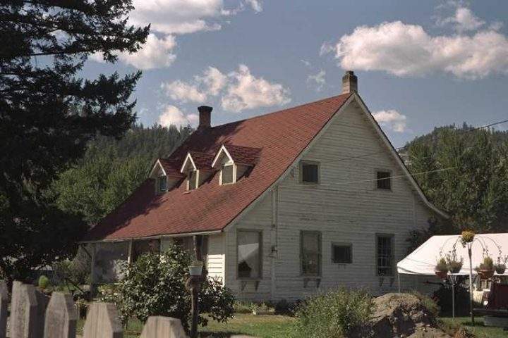The Fleming House on its original site near Mill Creek.