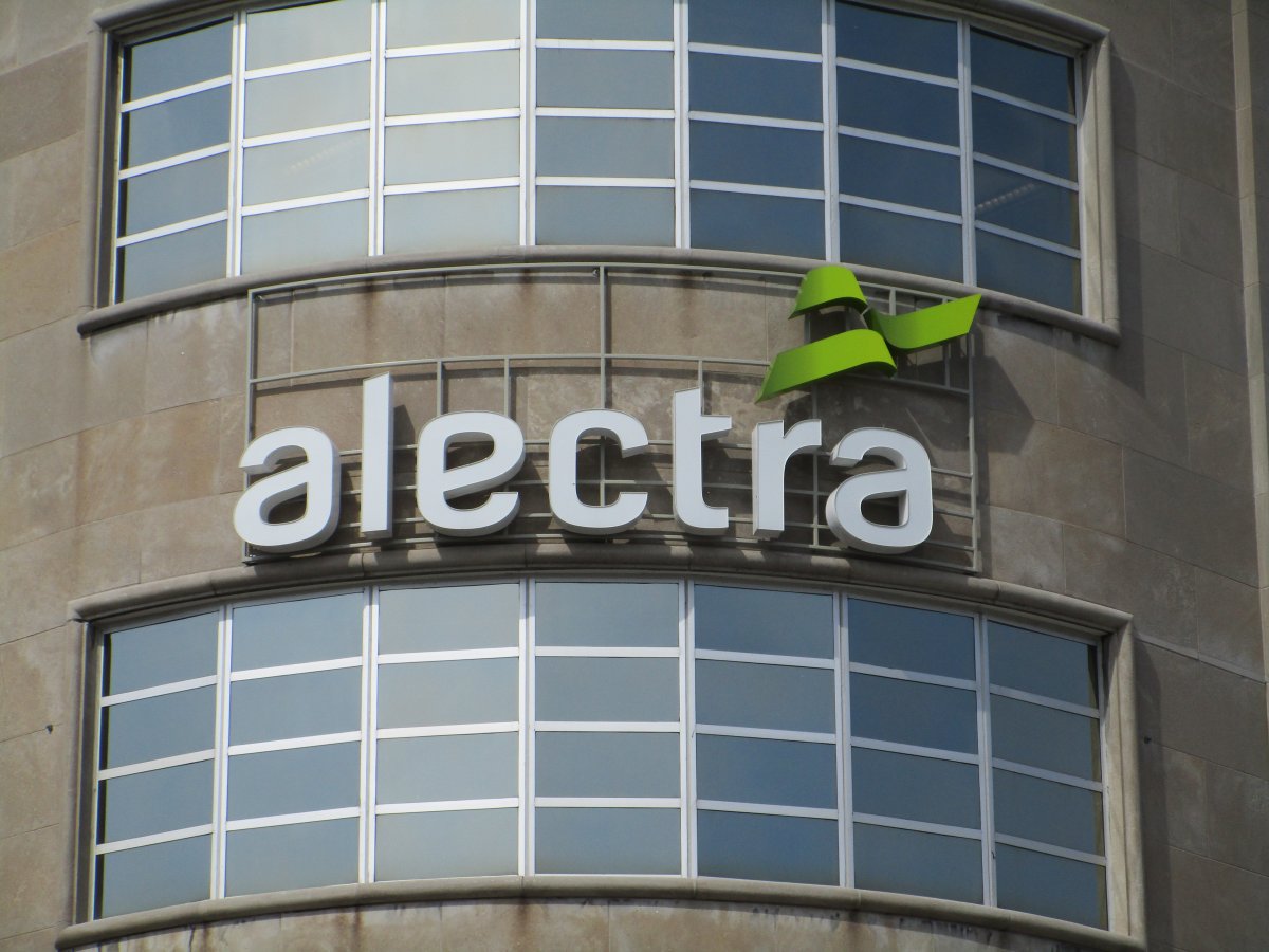 Alectra says it's investigating power outages on Hamilton's Mountain and Stoney Creek.