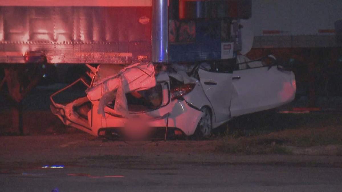 Montreal police are investigating following a crash in Saint-Laurent early the morning of Aug. 4, 2020.