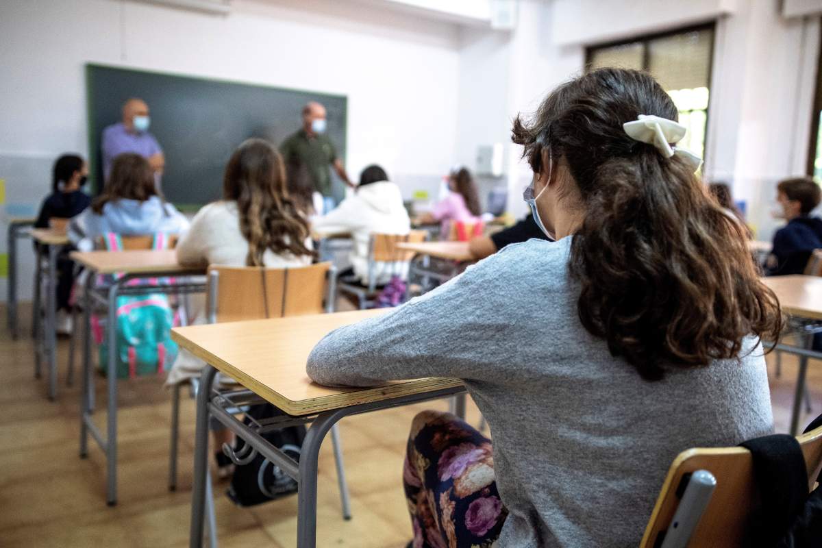 Manitoba government warning possible COVID-19 exposures at 2 Winnipeg schools - image