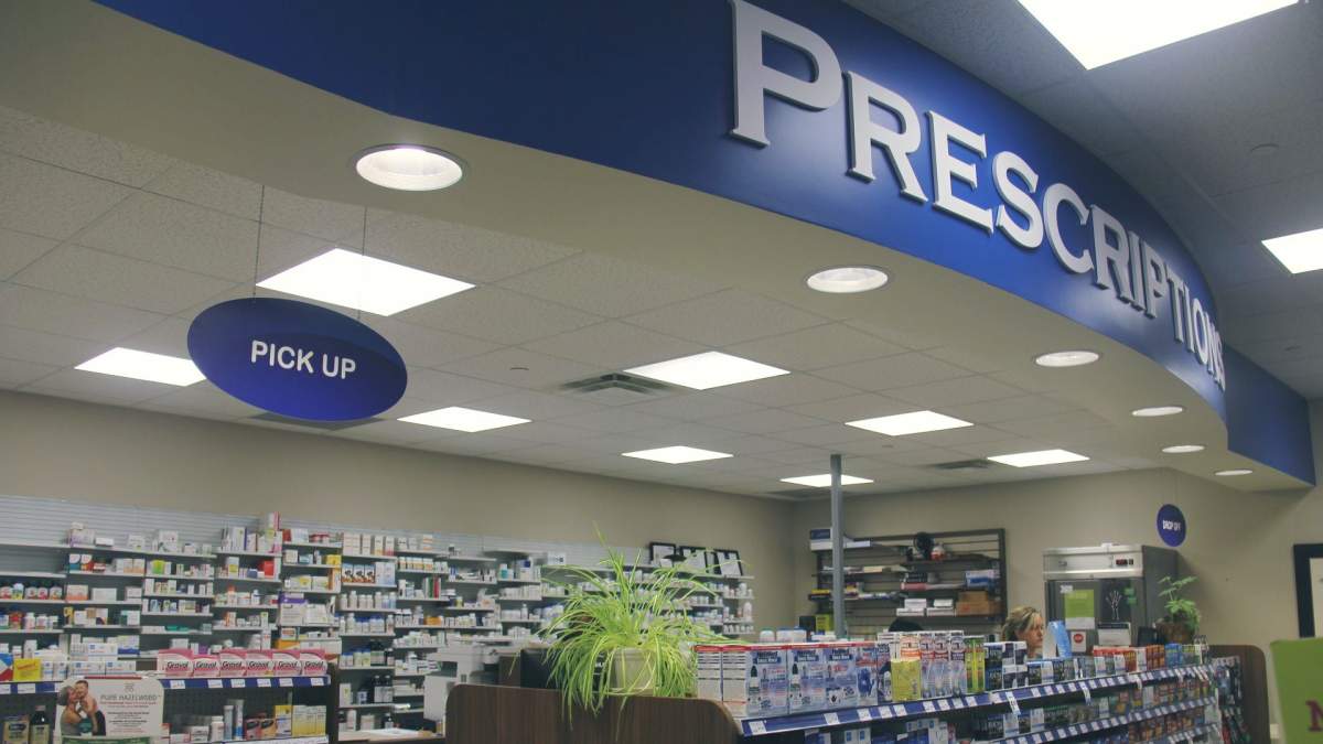 Pharmacies can now offer rapid COVID-19 tests to Manitobans travelling outside the province.