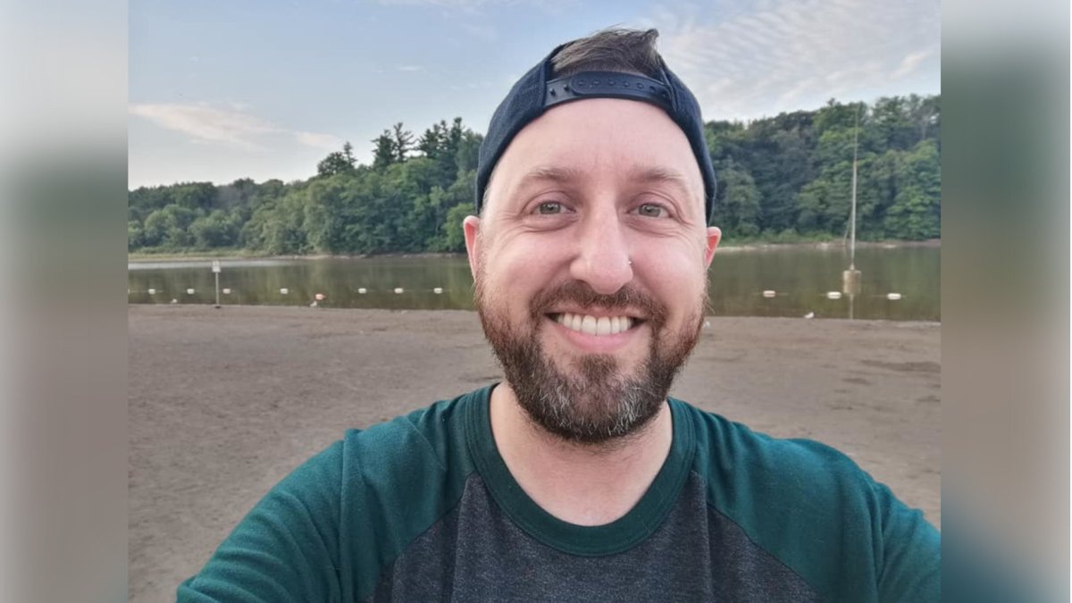 Hamilton city council has formally reprimanded the chair of its LGBTQ2 advisory committee following a complaint to the integrity commissioner.