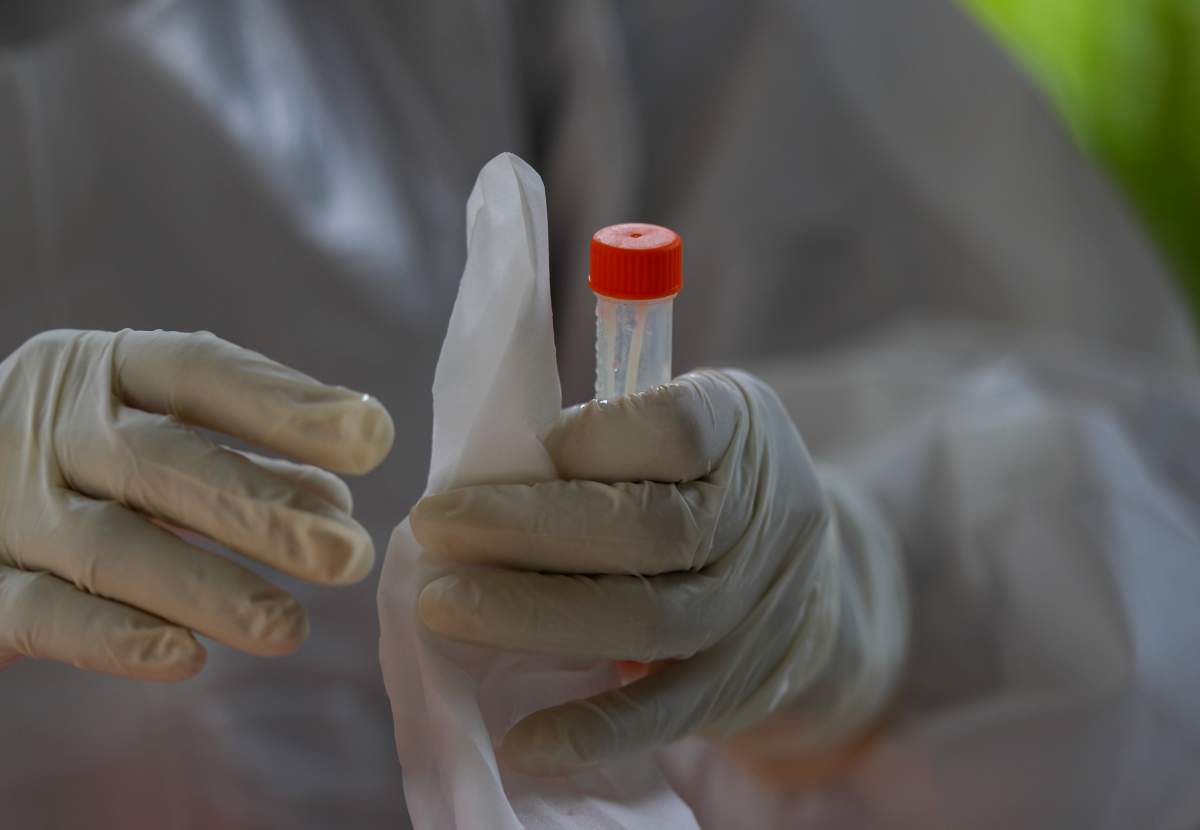 Manitoba reported 427 new cases of COVID-19 and four deaths Thursday.