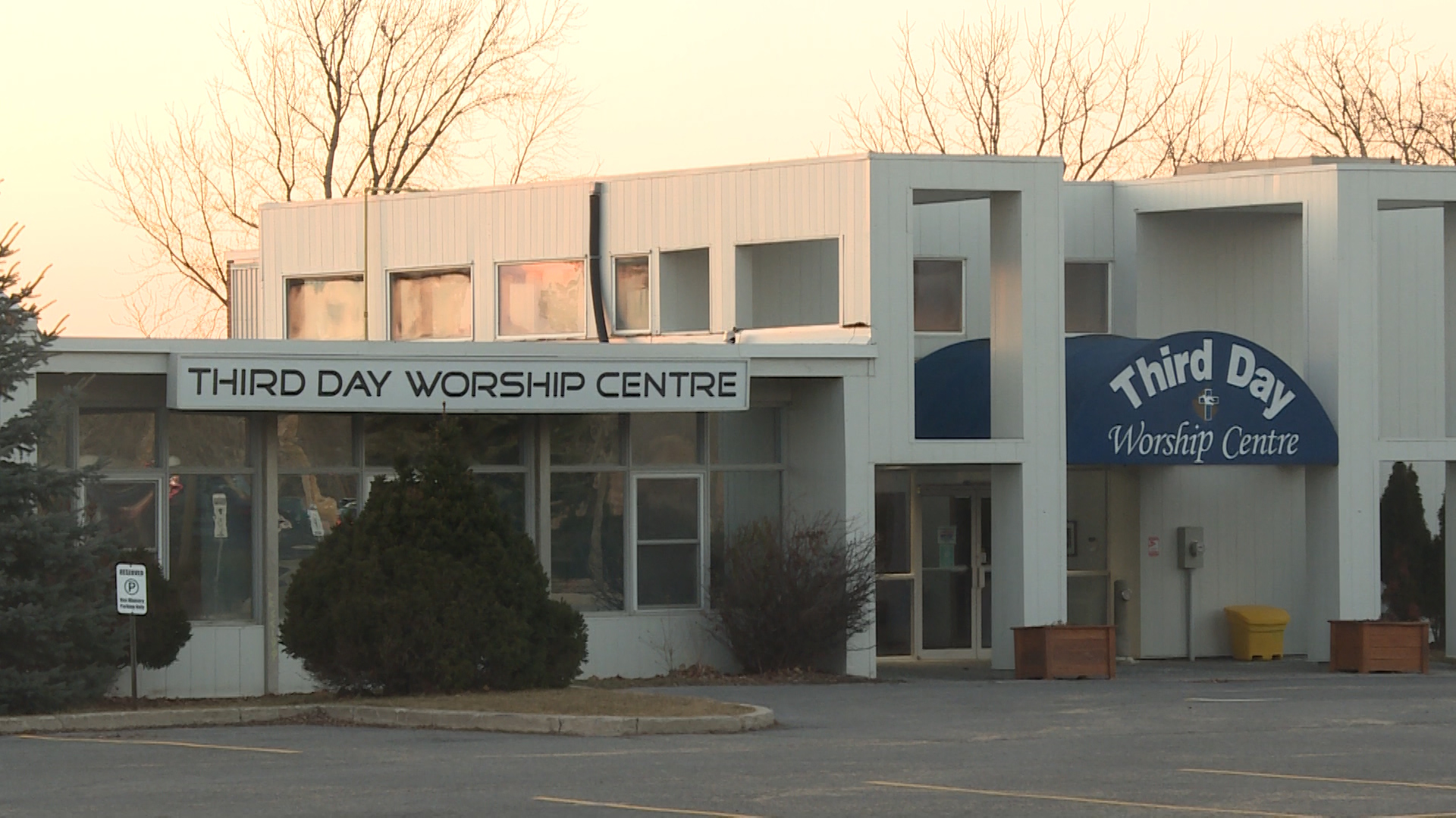 Former members are asking for more oversight over non-denominational churches after claiming they experienced religious trauma at a Kingston, Ont., church.