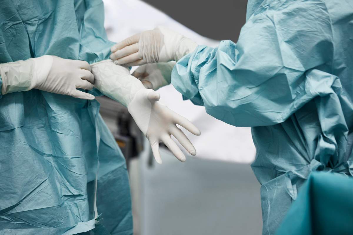 Canadian doctors feeling fatigued by sluggish vaccine rollout, survey suggests - image
