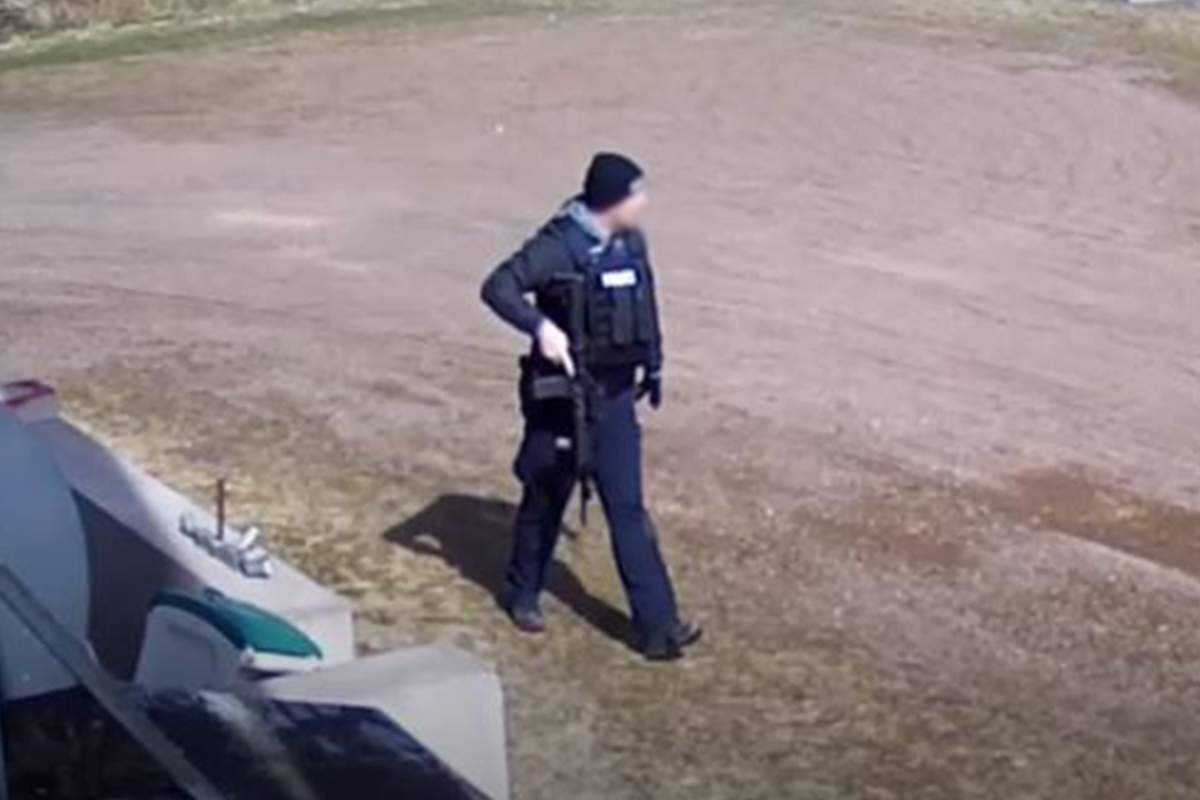 RCMP officer carrying semi-automatic weapon at the Onslow Belmont Fire Brigade hall on April 19, 2020.