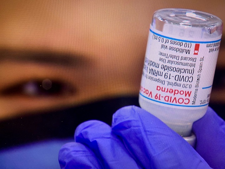 Moderna's COVID-19 vaccine can be used as a booster dose in Canada
