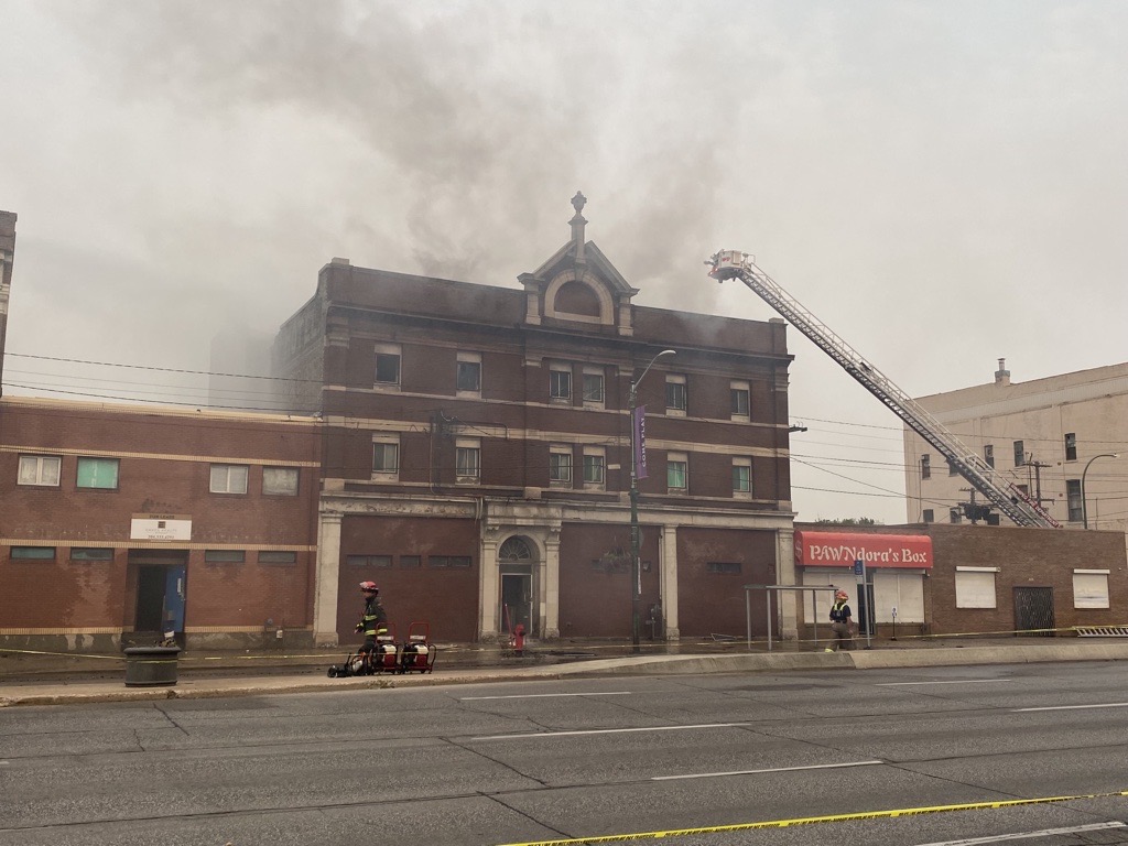 Winnipeg firefighters battle building blaze on Main Street - image
