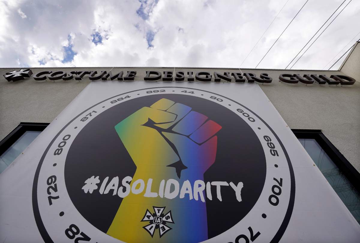 A sign showing solidarity for the strike