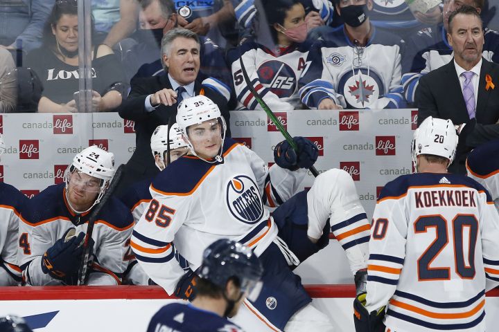Edmonton Oilers head coach Dave Tippett talks to his players during second period pre-season NHL game action against the Winnipeg Jets in Winnipeg on Wednesday, September 29, 2021.