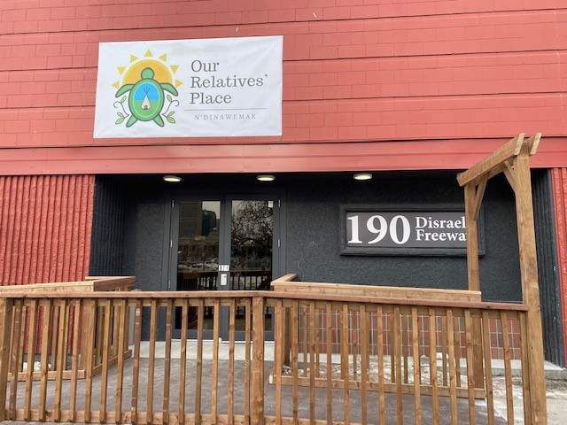 The N'Dinawemak warming space.
