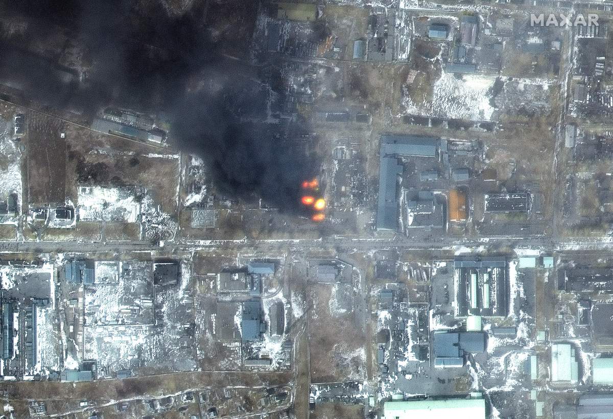 Multispectral imagery of fires in industrial area, Primorskyi district. Satellite image ©2022 Maxar Technologies