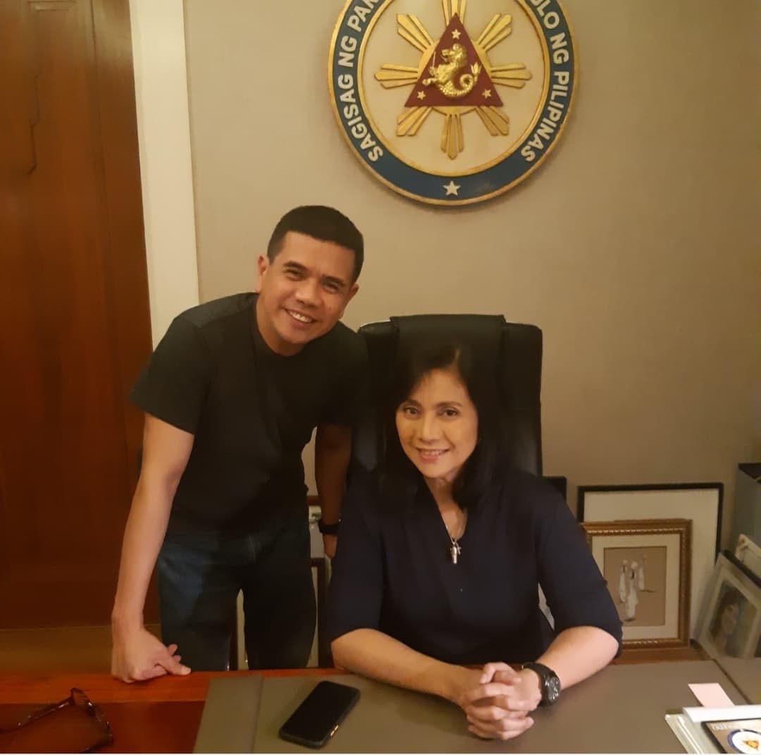 Calgarian Antonio Gerona (L) stands next to his sister former Philippine vice president Leni Robredo, in an undated photo.