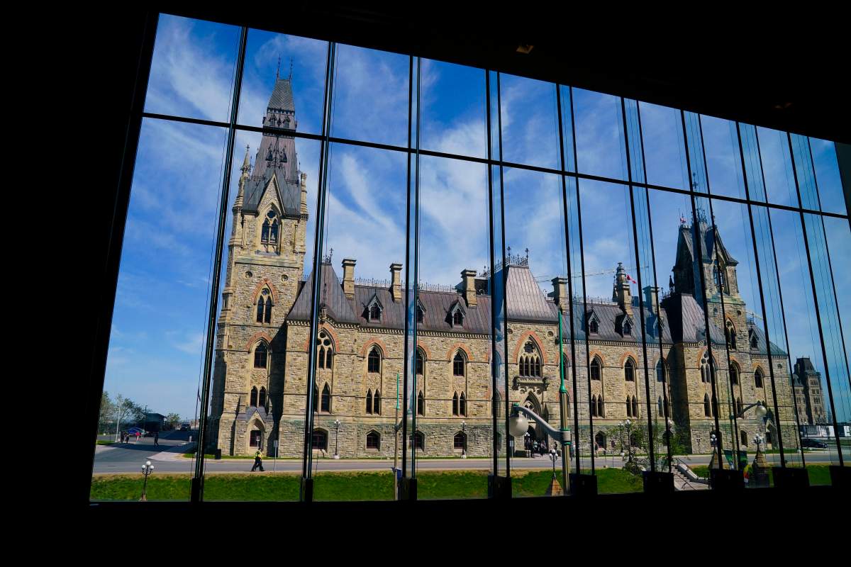 Liberals and Conservatives voted to keep the House of Commons saying as voted t saying a daily prayer.
