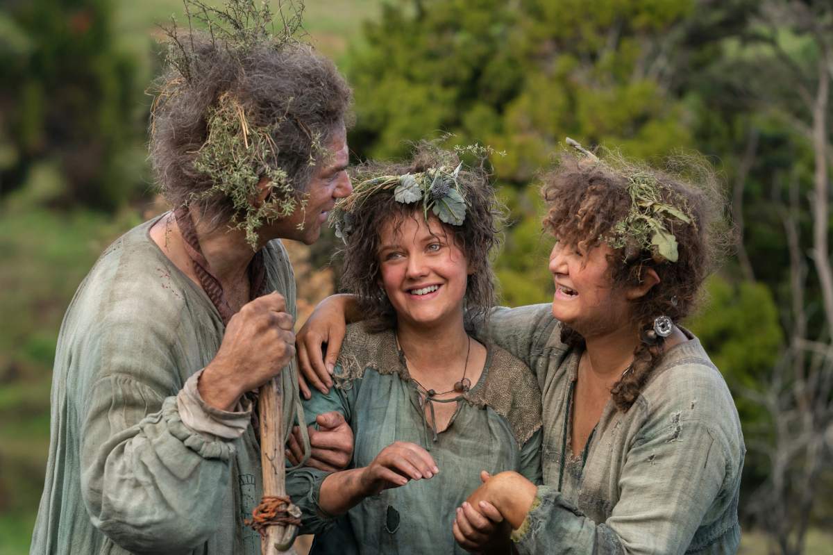 Dylan Smith (Largo Brandyfoot), Markella Kavenagh (Elanor ‘Nori’ Brandyfoot), Megan Richards (Poppy Proudfellow)