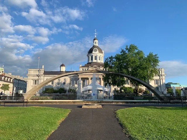 Kingston city councillors will receive a pay increase and more administrative support next term after council passed a resourcing report, though roles remain part time.