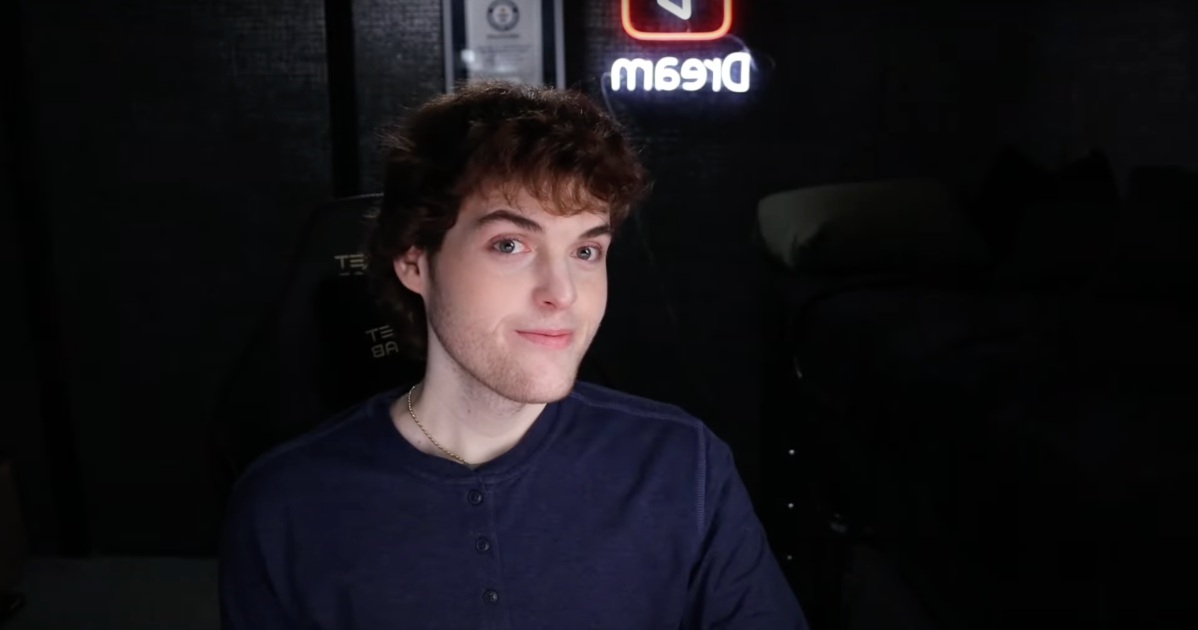 Screengrab of Minecraft YouTuber Dream's face reveal, posted on Oct. 2, 2022.