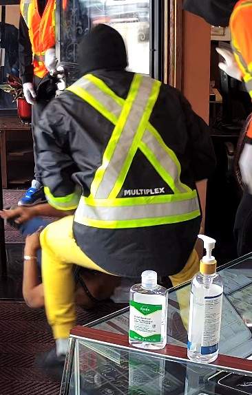 Police are seeking to identify suspects wanted in connection with a robbery in Toronto. (Toronto police / handout)
