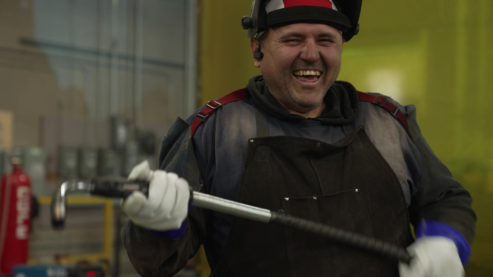 Ukrainian worker in Canada making armoured vehicles for Ukraine