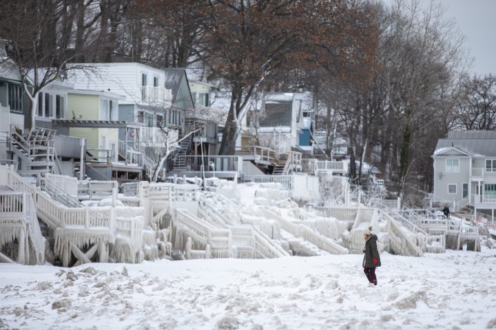 IN PHOTOS: Houses covered in ice near Fort Erie, Ont., after major winter storm - image
