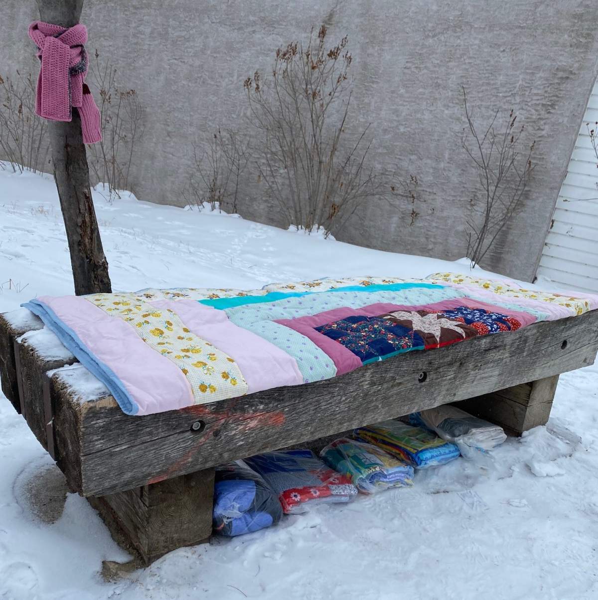 Regina organization ‘scarf bombs’ neighourhood with simple act of kindness - image