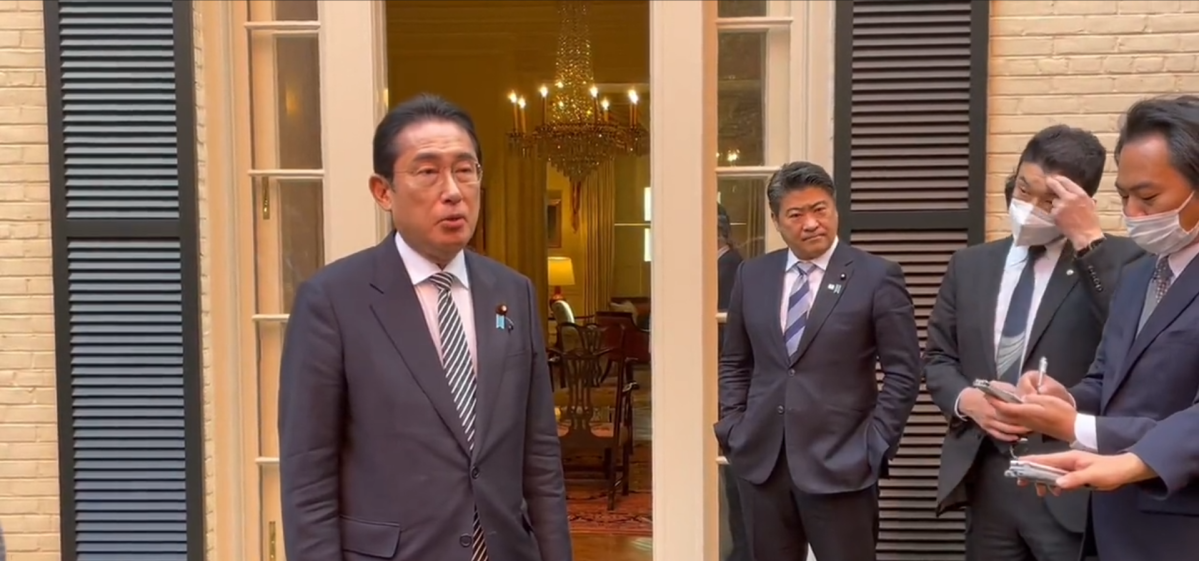 Japanese prime minister Fumio Kishida speaks to reporters. In the back, Seiji Kihara, the deputy chief cabinet secretary, has his hands in his pockets.