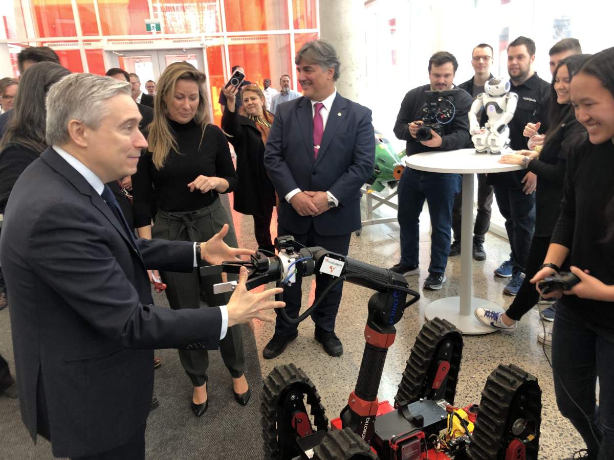 François-Philippe Champagne_Minister of Innovation, Science and Industry tours new campus building of ETS school.