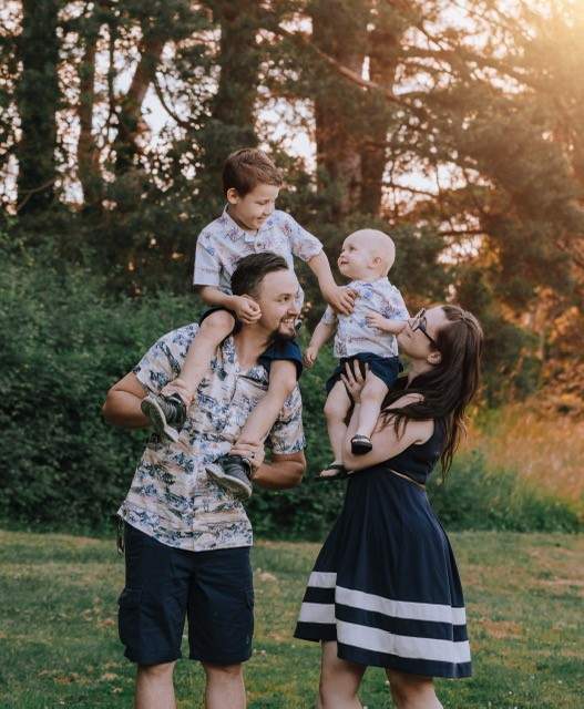 Jennifer Ferger with her husband, stepson and son born in April 2021.