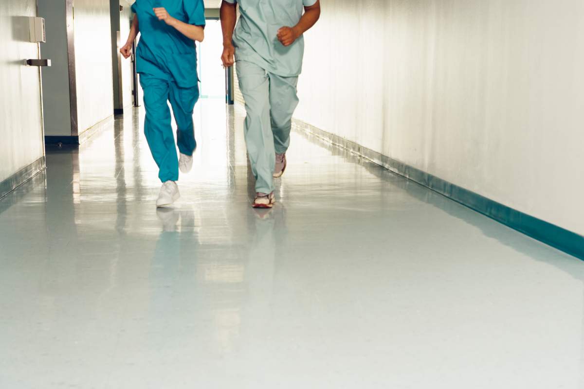 A Philadelphia surgeon had to make a run for it, dodging marathon runners to get to a donated liver.