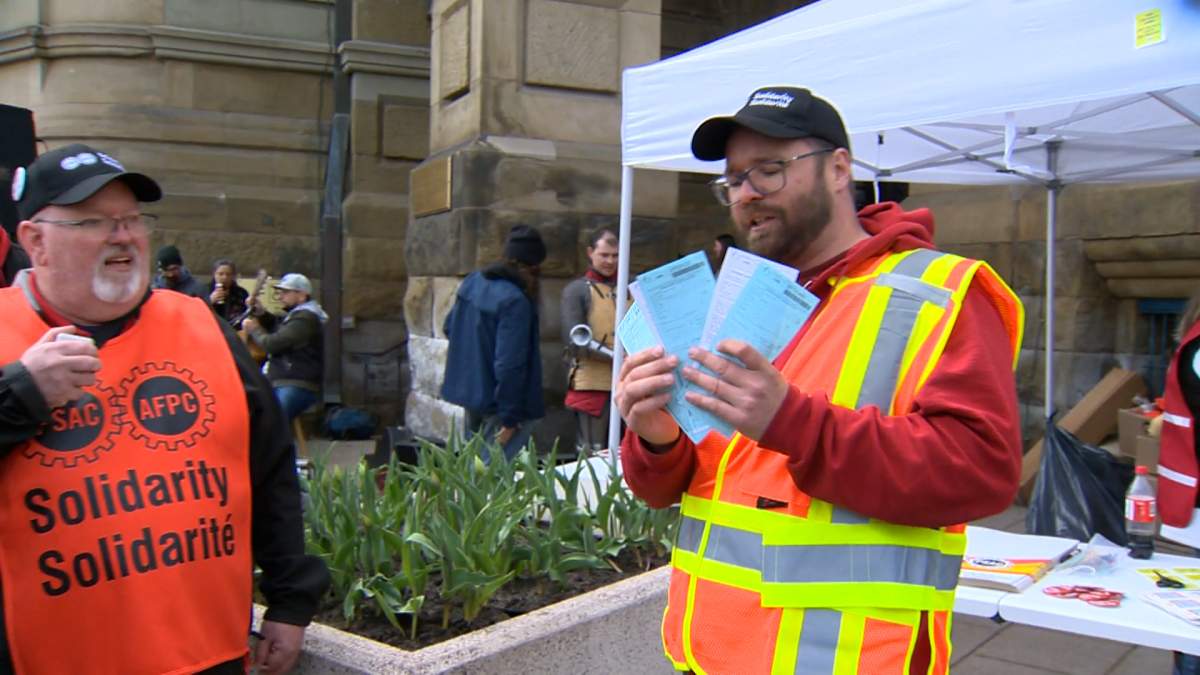 PSAC-strike-hotdog