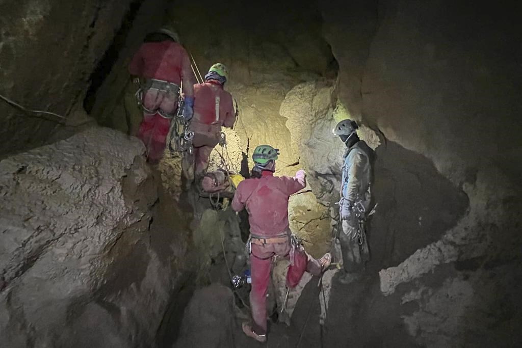 Members of the CNSAS, Italian alpine and speleological rescuers, carry a stretcher with American researcher Mark Dickey during a rescue operation in the Morca cave, near Anamur, southern Turkey, Monday, Sept. 11, 2023. A rescue operation is underway in Turkey’s Taurus Mountains to bring out an American researcher who fell seriously ill at a depth of some 1,000 meters (3,000 feet) from the entrance of one of world’s deepest caves last week and was unable to climb out himself. Mark Dickey is being assisted by international rescuers who by Monday had brought him up to 300 meters (nearly 1,000 feet). (CNSAS Via AP)