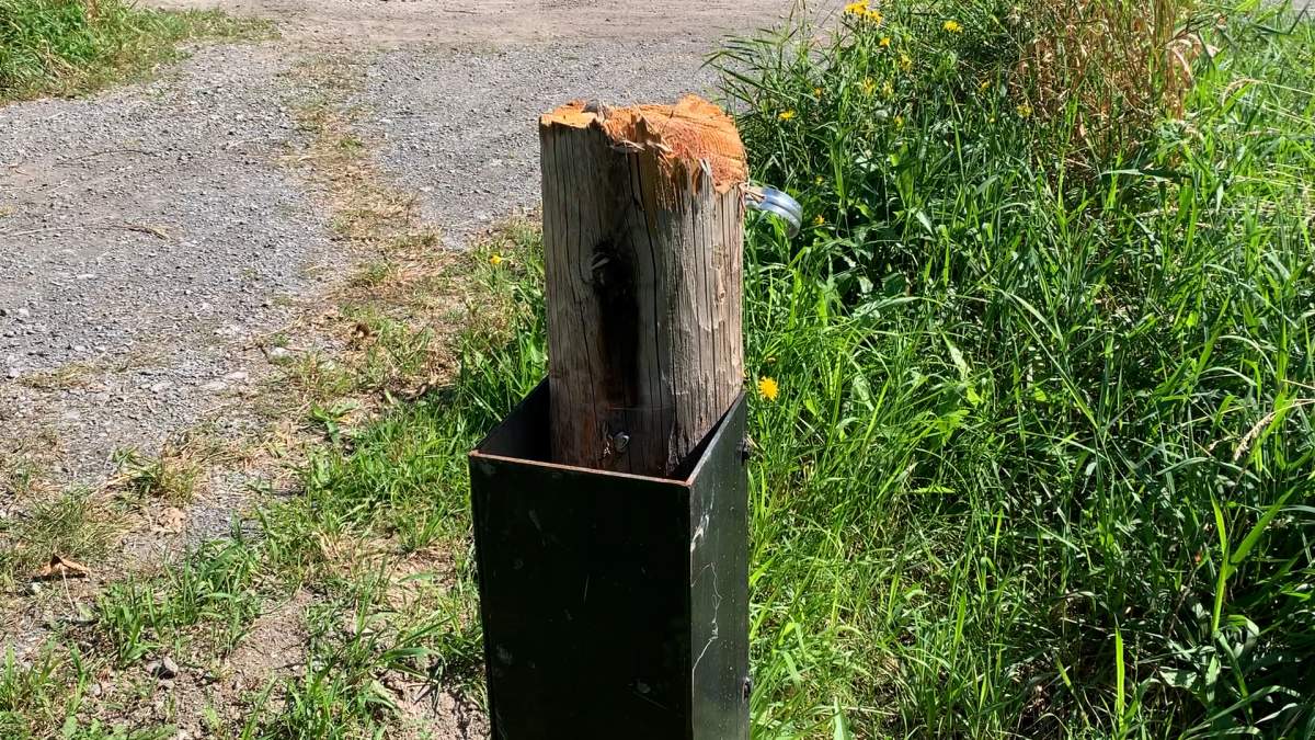 Overhead electrical
infrastructure that provide environmental control at the closed Belle Park landfill site in Kingston was vandalized and several copper-containing components were stolen.