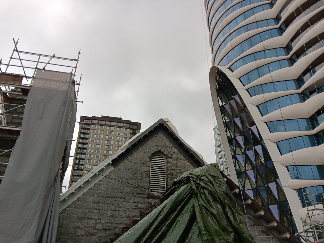 Photos from the scene show the aftermath of the scaffolding collapse.