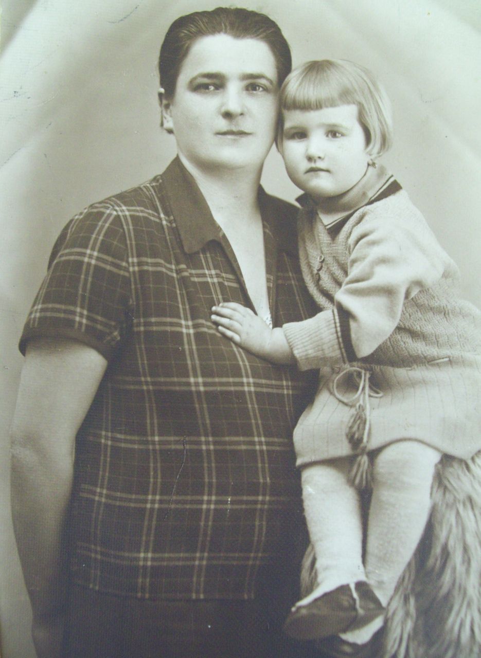 Hedy and mom