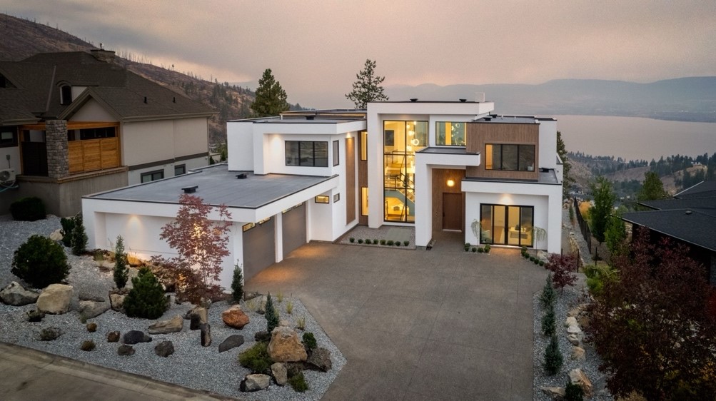 Coastal Comfort Meets Modern Luxury
– Fawdry Homes Ltd.