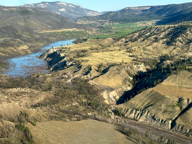 The massive landslide blocking the Chilcotin River.