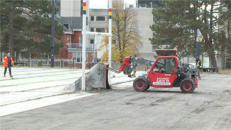 Queen’s University will install North America’s first carbon-sequestering field turf at Nixon Field, enhancing sustainability while supporting sports and research.