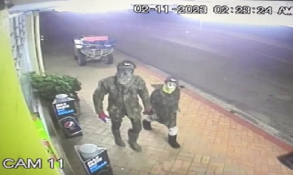 A man thought to be Tom Phillips and one of his children, allegedly attempting to break into a store in 2023.