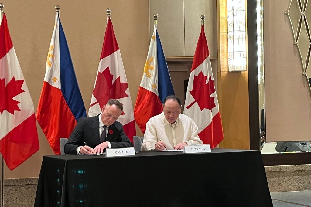 Canadian Defense Minister, David McGuinty and Philippine Defense Secretary Gilberto Teodoro Jr. sign an agreement in Manila, Sunday, Nov. 2, 2025. 
