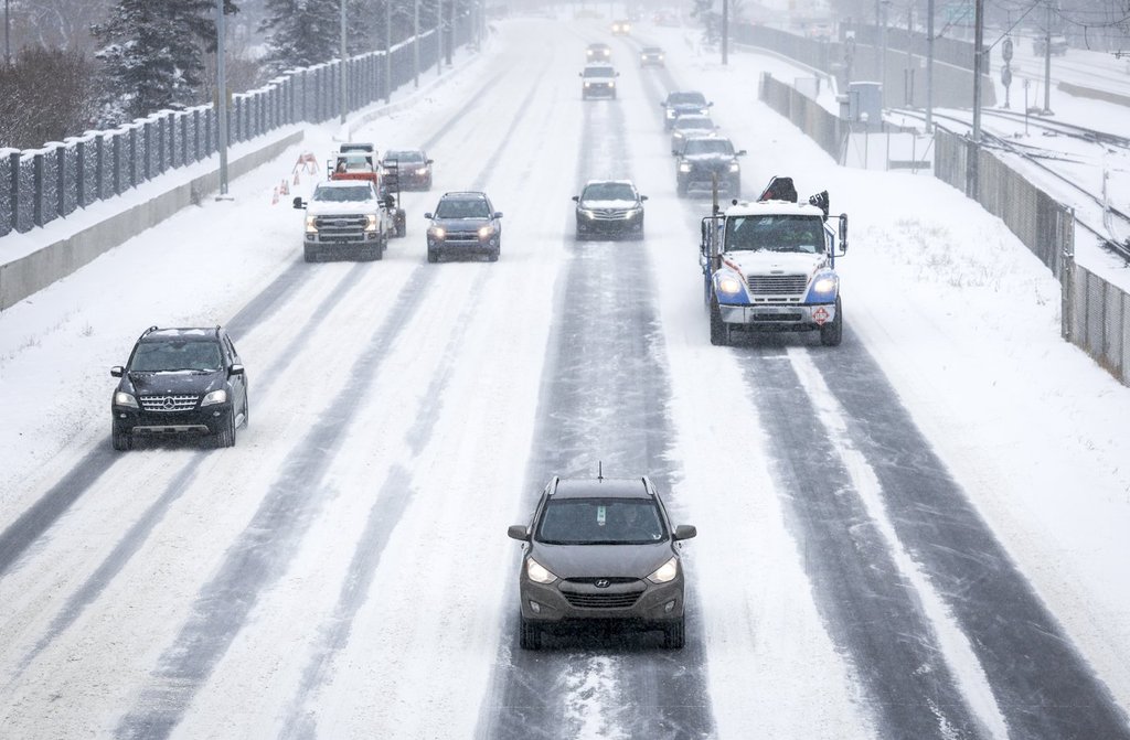 Traffic creeps along snow-covered roads in Calgary on Monday, Nov. 7, 2022. THE CANADIAN PRESS/Jeff McIntosh.