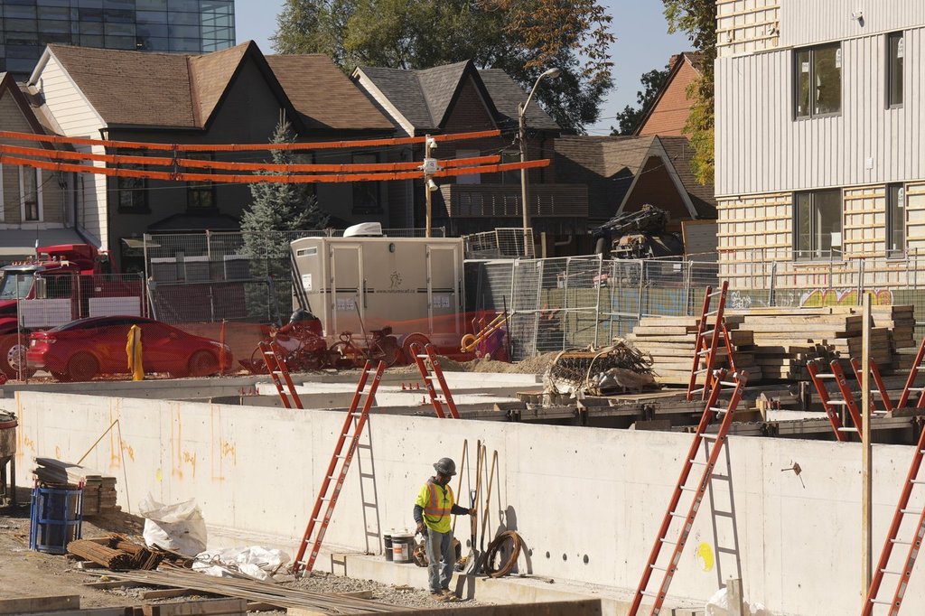 Mississauga will start issuing $305 fines for residential construction dust next March, after council approved updates to its decades-old debris bylaw.