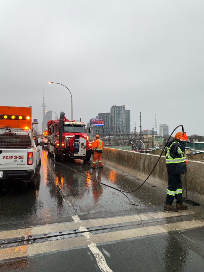 Work on the Gardiner this weekend includes repairs to lighting, traffic sensors, catch basin flushing and guardrails.