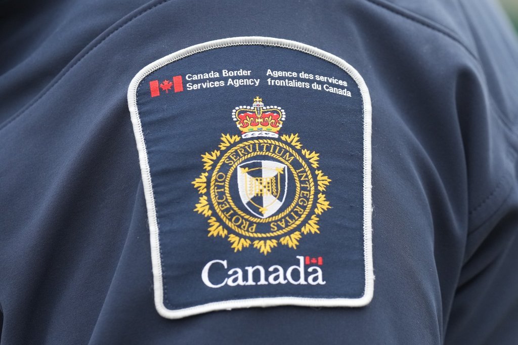 A B.C. man is facing 21 weapons and drug charges after border agents allegedly found firearms, including 3D-printed pistols, and drugs at a Vancouver home.
